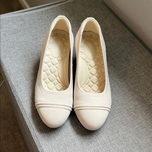 Vivaia Round Toe Heels